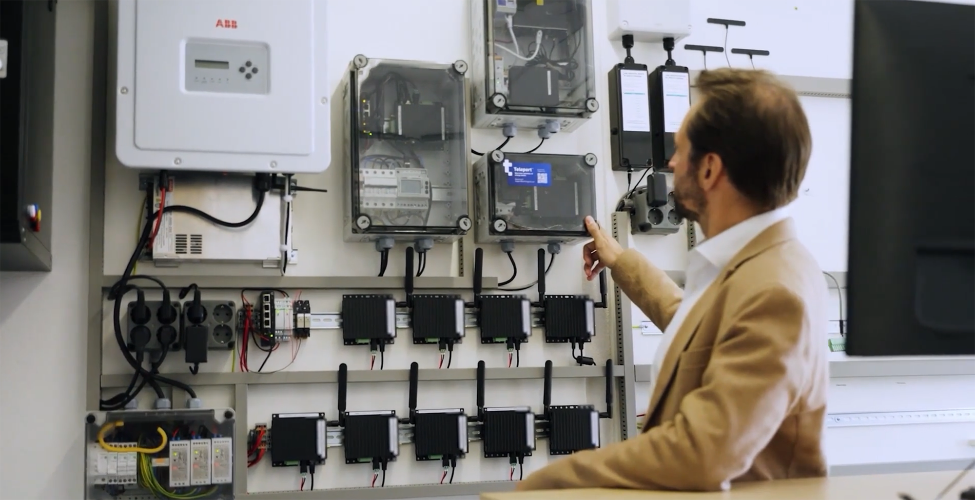 Elektrifizieren trotz begrenztem Netzanschluss: Wie niederländische Unternehmen mit Speichern und intelligenter Steuerung neue Möglichkeiten schaffen.